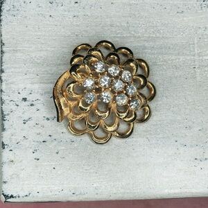 241. Goldtone Vintage Brooch Glass Bling